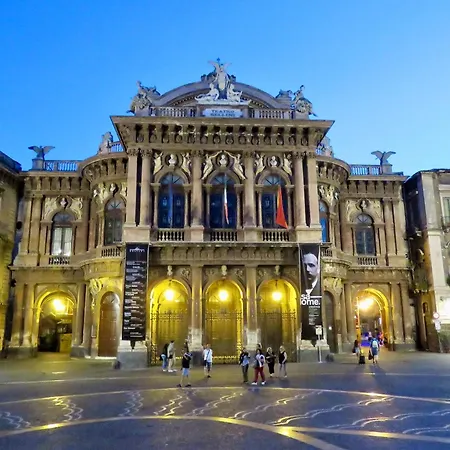 A Due Passi Dal Duomo * קטאניה