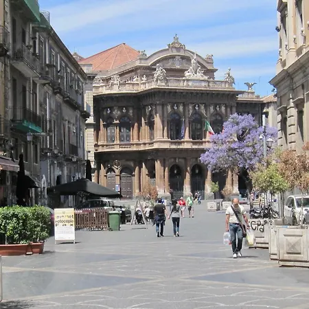 A Due Passi Dal Duomo Апартаменты *