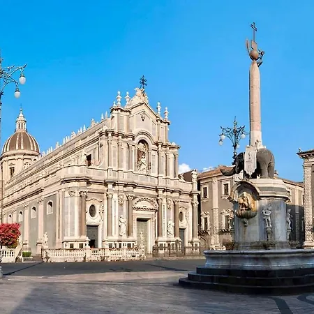 Апартаменты A Due Passi Dal Duomo Катания
